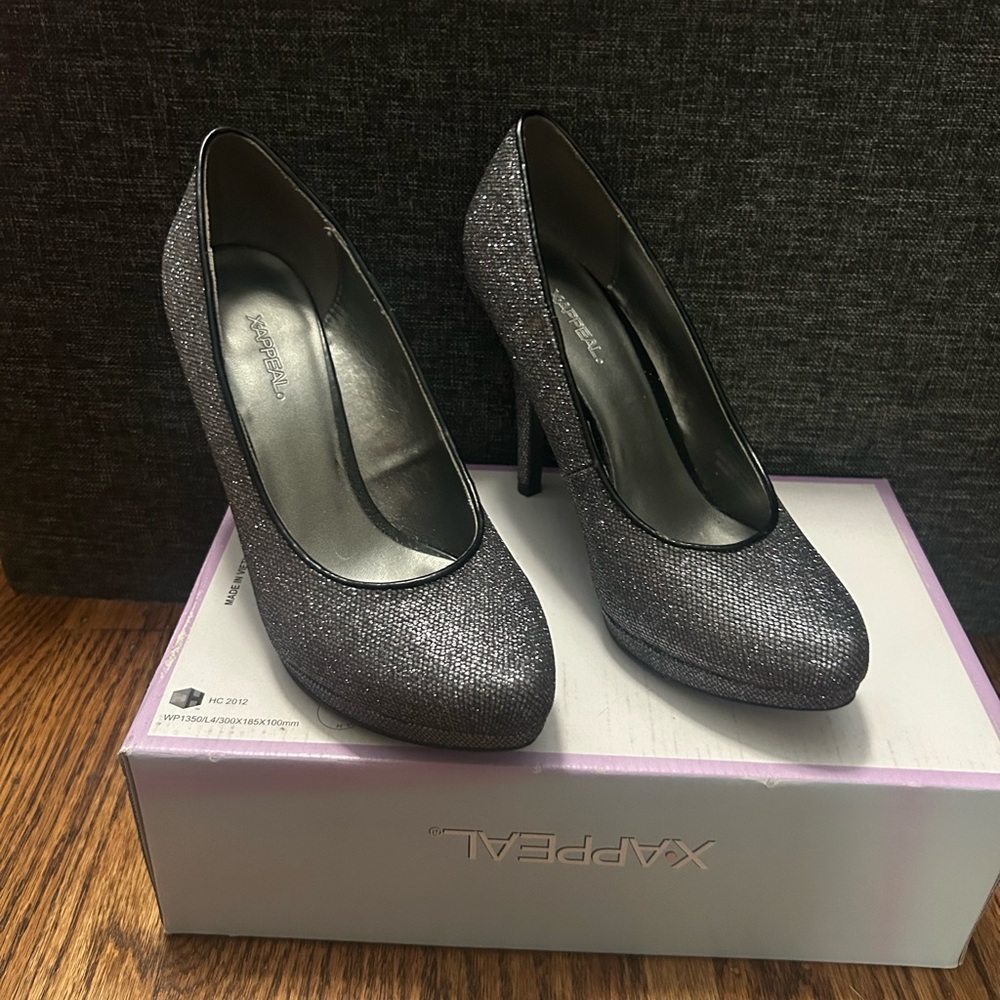 🟢XAPPEAL Womens Jawbreaker Black/Silver-Glitter Platform Pumps Heels🟢